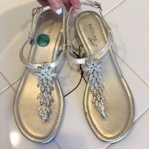 NWT Beautiful GOLD BLINGY 1 1/2" T-Strap Wedge